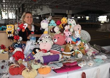 Karşıyakalı bayanların el emeği çıkara dönüşüyor 