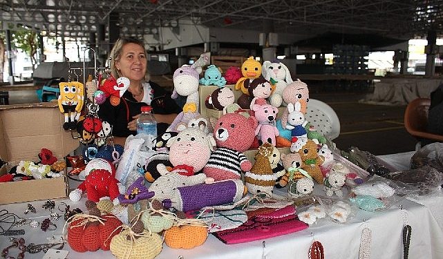 Karşıyakalı bayanların el emeği çıkara dönüşüyor 