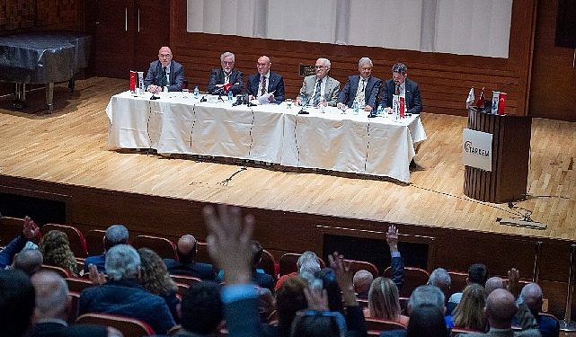 Kemeraltı çarşısı yılbaşına hazırlanıyor