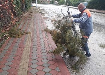 Kemer’de fırtına sonrası paklık