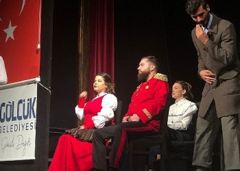 Kervansaray’da tiyatro keyfi sürüyor