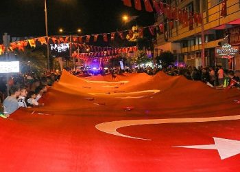 Kınık’ta 100. yıl coşkusu belediye hoparlörüyle sokaklarda yankılandı