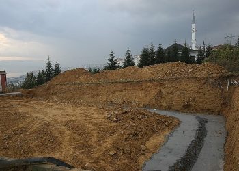 Kocaeli Büyükşehir’den Ayazma Mahallesi’ne saha