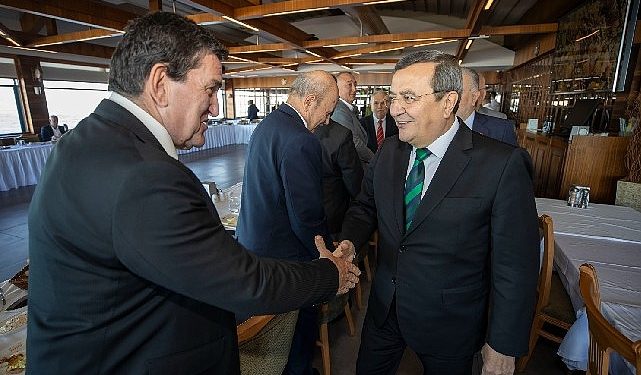 Konak Belediye Lideri Batur esnafla bir ortaya geldi