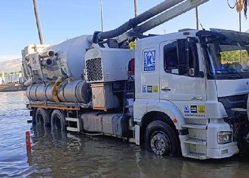 Koski iskenderun’daki deniz taşkınına müdahele etti