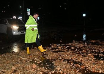 Lider Abdullah Özyiğit, gece boyunca çalışmaları yerinde inceledi