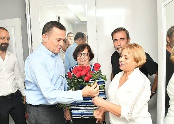 Lider Abdullah Özyiğit, vatandaşların konutuna konuk oldu