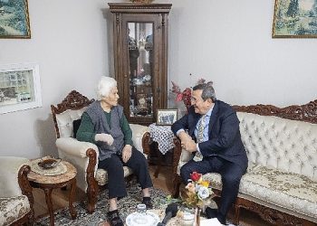 Lider Batur, 24 Kasım’da tekrar öğretmeninin yanında