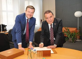 Lider Böcek Nürnberg’i ziyaret etti