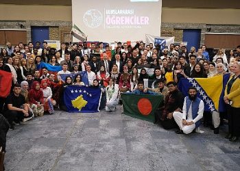 Lider Büyükakın memleketler arası öğrencilere seslendi: Ne vakit gereksiniminiz olursa bir Tahir amcanız var