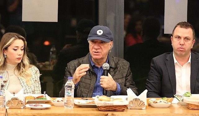 Lider Engin’den, Nar Çiçeklerini Yetiştiren Öğretmenlere 24 Kasım Kutlaması