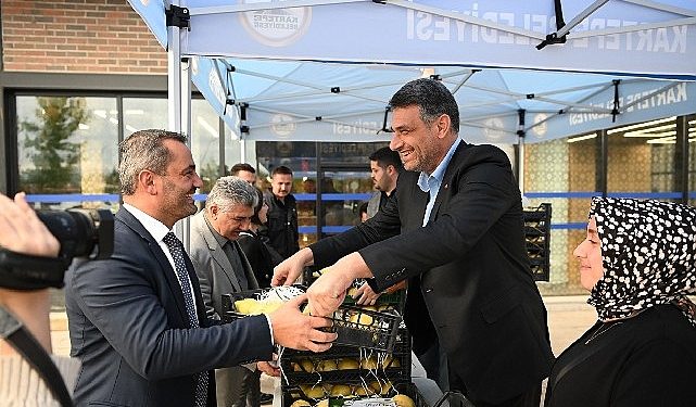 Lider Kocaman meclis üyelerine ayva dağıttı
