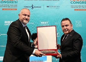 Lider Muhittin Böcek Resort Turizm Kongresi’ne katıldı