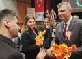Lider Sezer’den öğretmenlere çiçekli kutlama