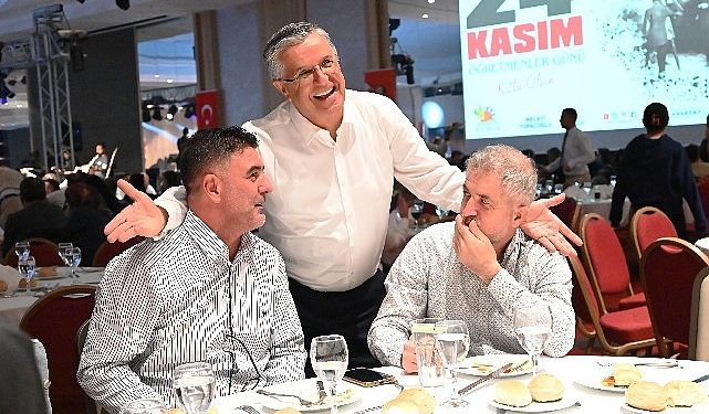 Lider Topaloğlu öğretmenlerle yemekte bir ortaya geldi