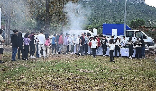 Lider Topaloğlu’ndan öğrencilere mangal partisi