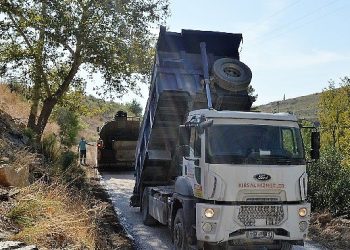 Manavgat Güzelyalı ve Değirmenli  küme yolunda asfalt çalışması 