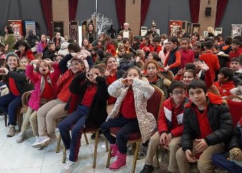 Minik öğrenciler sanat galeri’nde karagöz oyunuyla tanıştı