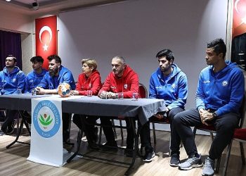 Nilüfer’in hentbolcuları ve öğrencilerden keyifli sohbet