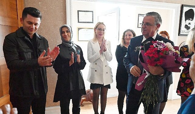 Öğrencilerden Lider Topaloğlu’na Öğretmenler Günü sürprizi