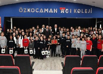 okul liderinin seçim vaadi gerçek oldu: Lider Kanar okula ziyarete geldi