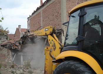 Osmangazi Belediyesi: Metruk binalar bir bir yıkılıyor