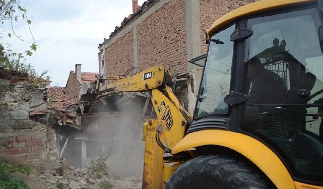 Osmangazi Belediyesi: Metruk binalar bir bir yıkılıyor
