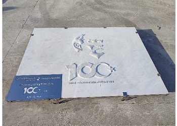 QTerminals Antalya Cumhuriyetin 100. Yılı anısına  700 kiloluk anıt mermer taşını denize indirdi