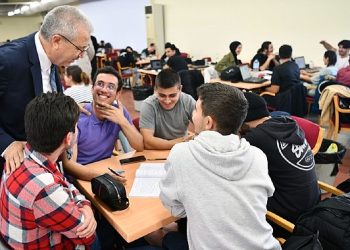 Rektör Prof. Dr. Budak’tan imtihanlara hazırlanan öğrencilere sürpriz ziyaret