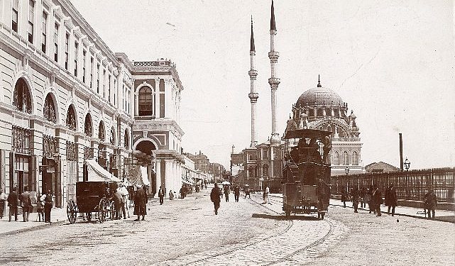 Salt Araştırma Fonları’yla 2023 yılında desteklenen projeler, 8 Aralık Cuma günü Salt Beyoğlu’nda gerçekleşecek sunumlarla tartışmaya açılıyor.