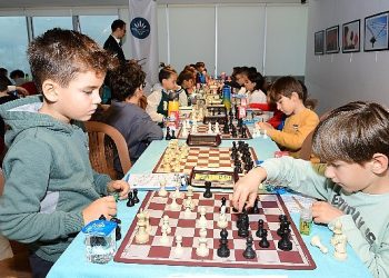 Satranç’ta birinci atılım Lider Selvitopu’ndan