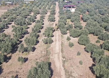 Torbalı Belediyesi’nden ova yollarında hummalı çalışma