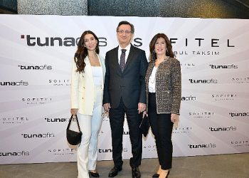 Tuna Ofis Mobilyaları’nın konukları İstanbul Güldürü Şenliği kapsamında kahkaha dolu bir gece yaşadı  