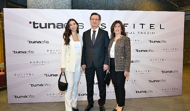 Tuna Ofis Mobilyaları’nın konukları İstanbul Güldürü Şenliği kapsamında kahkaha dolu bir gece yaşadı