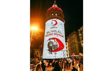 Ülkemizin sembol yapılarından kızılay haftasında kırmızı aydınlatma