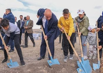 Ulusal ağaçlandıma günü’nde fidanlar toprakla buluşturuldu