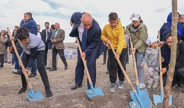 Ulusal ağaçlandıma günü’nde fidanlar toprakla buluşturuldu