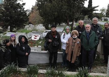 Usta sanatçı Kerem Yılmazer mezarı başında anıldı