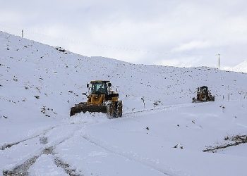 Van Büyükşehir Belediyesi’nin karla gayret mesaisi başladı