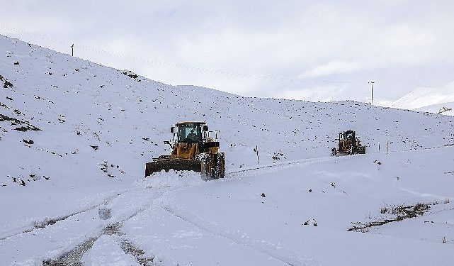 Van Büyükşehir Belediyesi’nin karla gayret mesaisi başladı