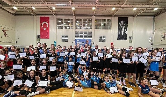 Voleybol Şenliği’nde 800 çocuk buluştu