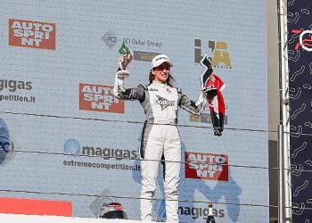 Yarış pilotu Seda Kaçan cumhuriyetin 100.yılında Türkiye bayrağını İtalya’da dalgalandırdı !