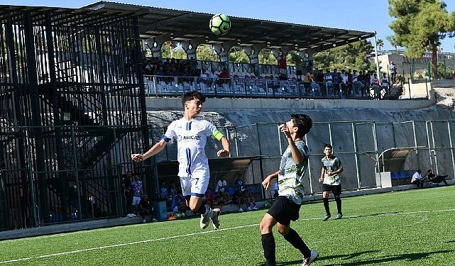 Yenişehir Belediyesi U16 Futbol Grubu namağlup önder