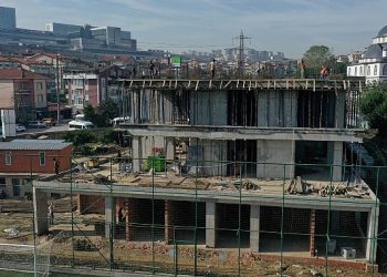 Yeşilova Gençlik Merkezi yükseliyor