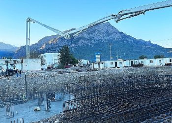 Yurt binasına beton atılmaya başlandı
