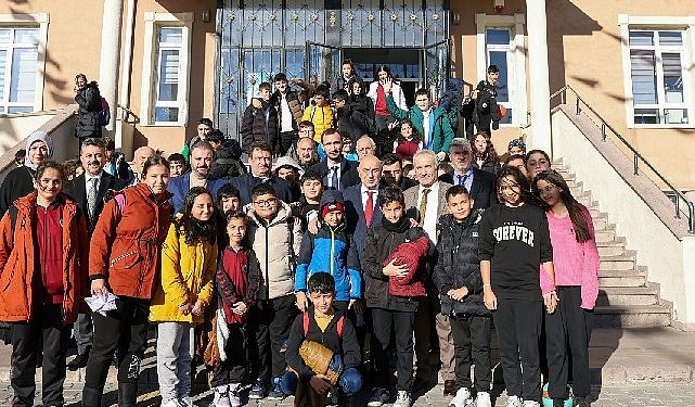 15 temmuz demokrasi şehitleri ortaokulu yeni halı alanına kavuştu