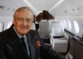 Rahmi Koç, Falcon 8X uçağını satılığa çıkardı