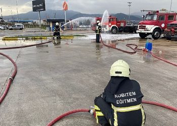 Acil durum takımlarına Büyükşehir İtfaiyesinden eğitim