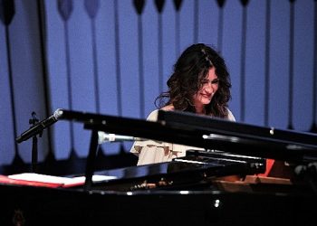 Anjelika Akbar’dan süper konser