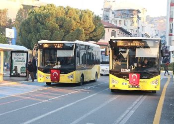 Aydın Büyükşehir Belediyesi şehitlerimiz için ulaşım araçlarına siyah kurdele ve türk bayrağı astı